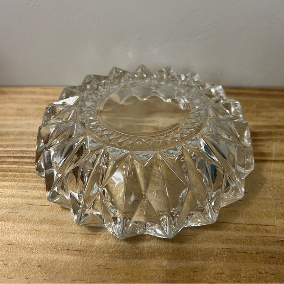 KIG Indonesia Heavy Pressed Glass Diamond Point Ashtray Bowl 6” - Picture 3 of 6